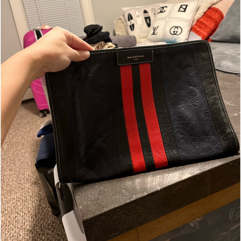 Balengica clutch